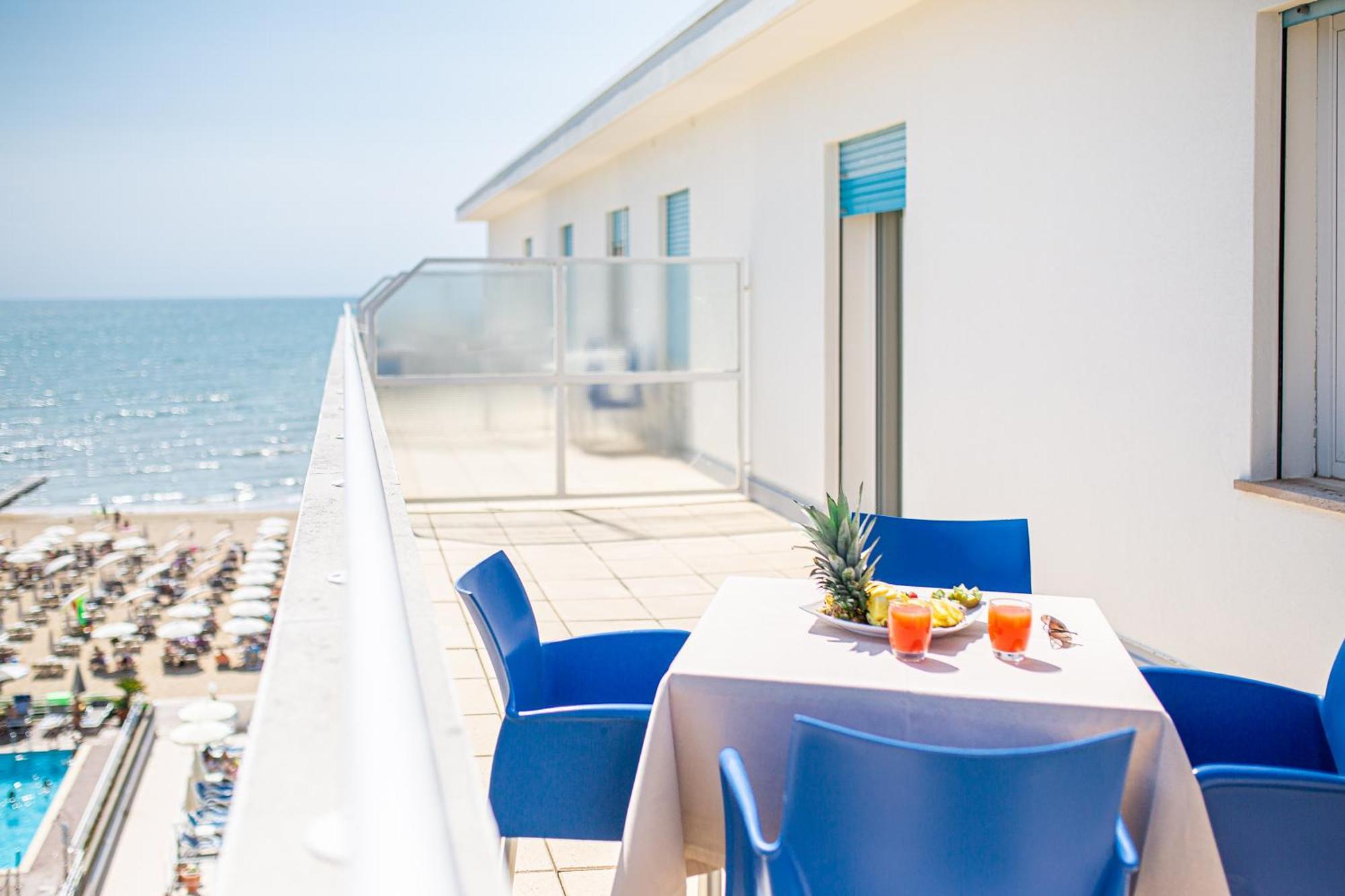 Suite with Terrace and partial sea view,1556847202:JPEG